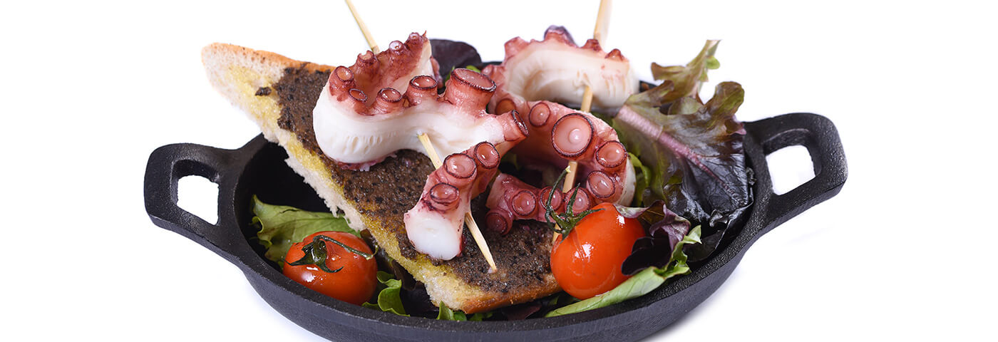 Espetada de polvo braseado pó de azeite e tapenade