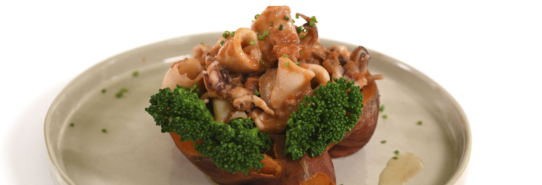 Lulas com cerveja e batata doce no forno