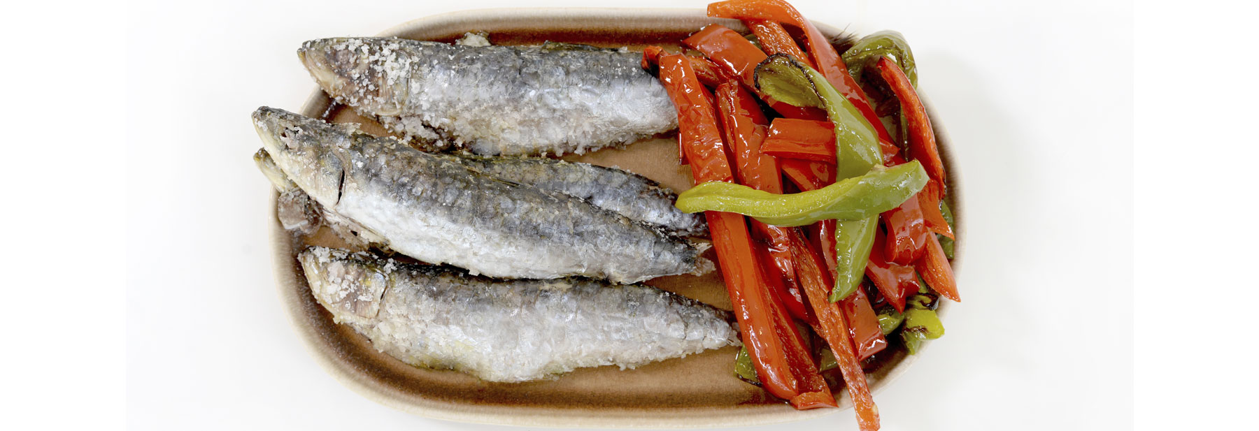 Sardinhas ao sal com pimentos assados