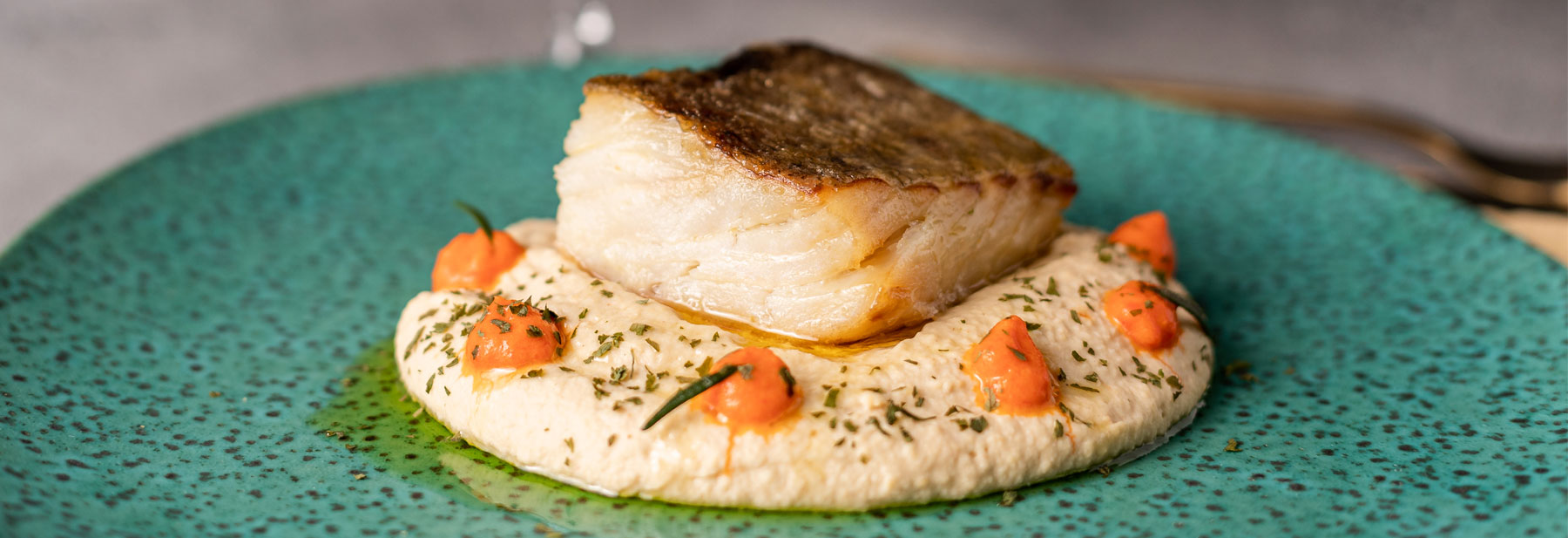 Bacalhau com Húmus e Pimentos